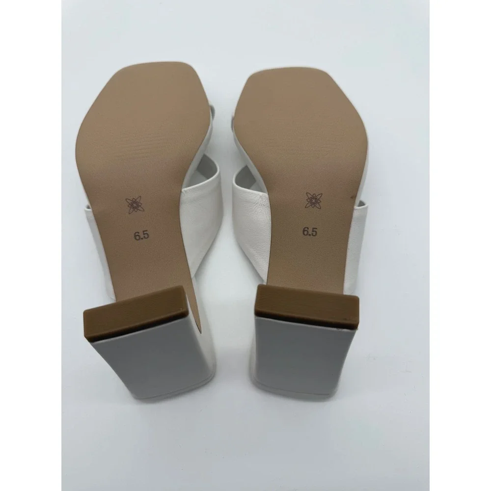 BCBGeneration Flian White Leather Thong Block Heel Sandals Cloud Dancer‎ 6.5M